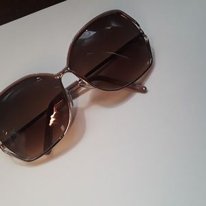 OVERSIZED SUNGLASSES